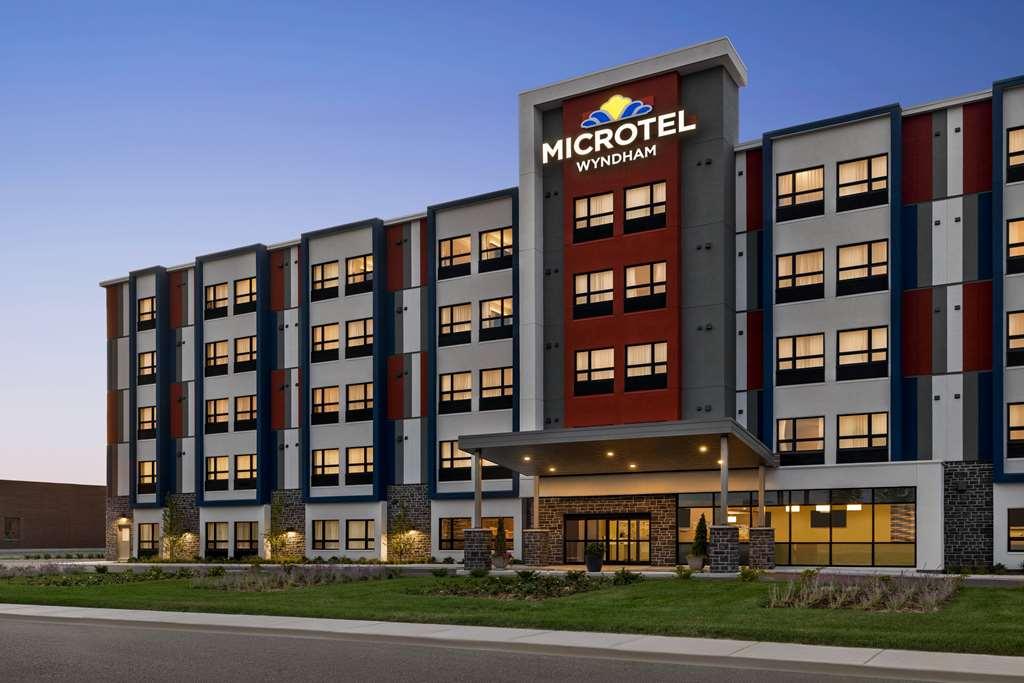 Microtel Inn & Suites Montreal Airport-Dorval Qc Exterior photo