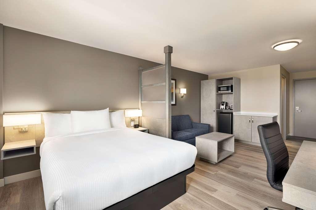 Microtel Inn & Suites Montreal Airport-Dorval Qc Room photo