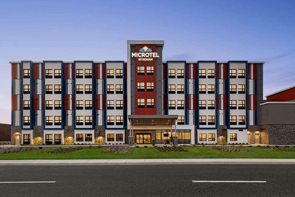 Microtel Inn & Suites Montreal Airport-Dorval Qc Exterior photo