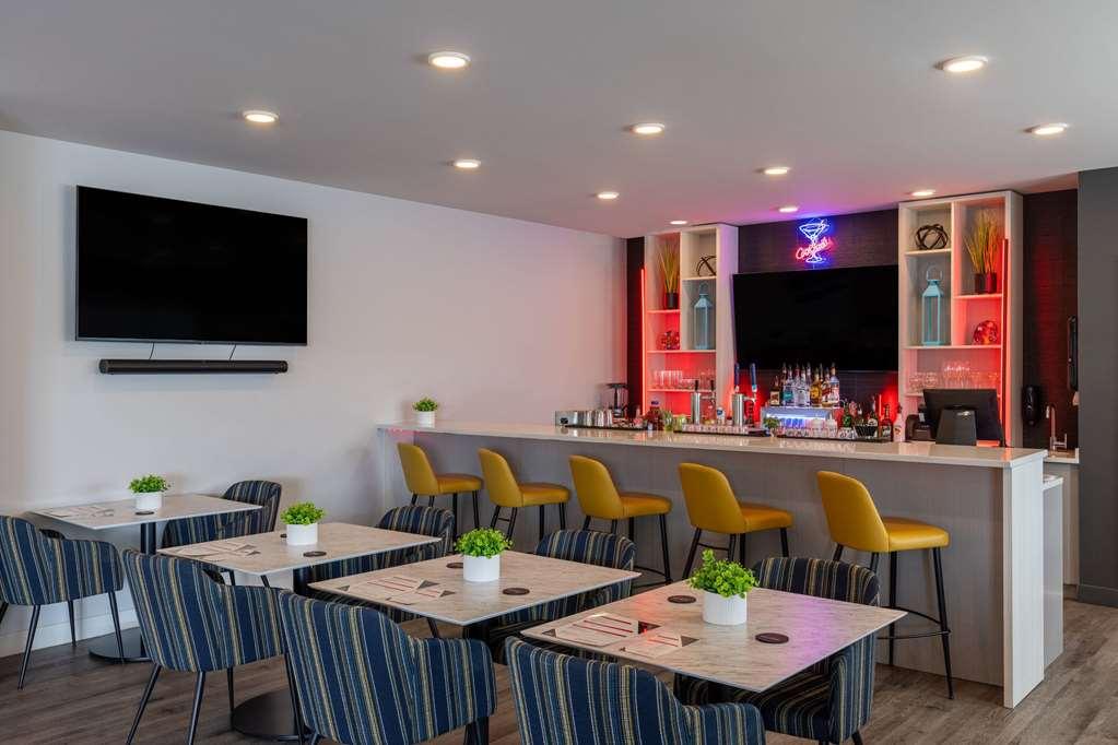 Microtel Inn & Suites Montreal Airport-Dorval Qc Restaurant photo